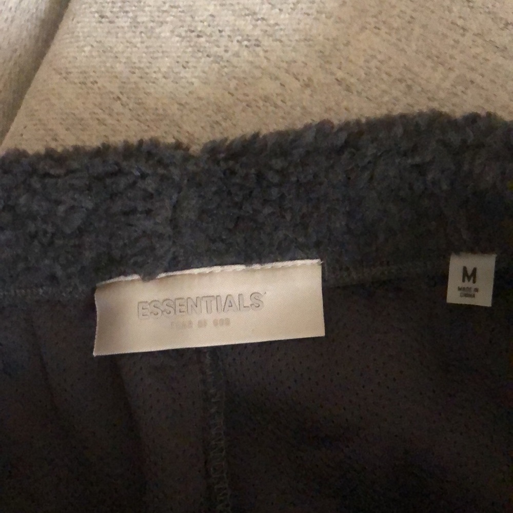 Essentials.  $150 bundle flashnwot. - Picture 2 of 12